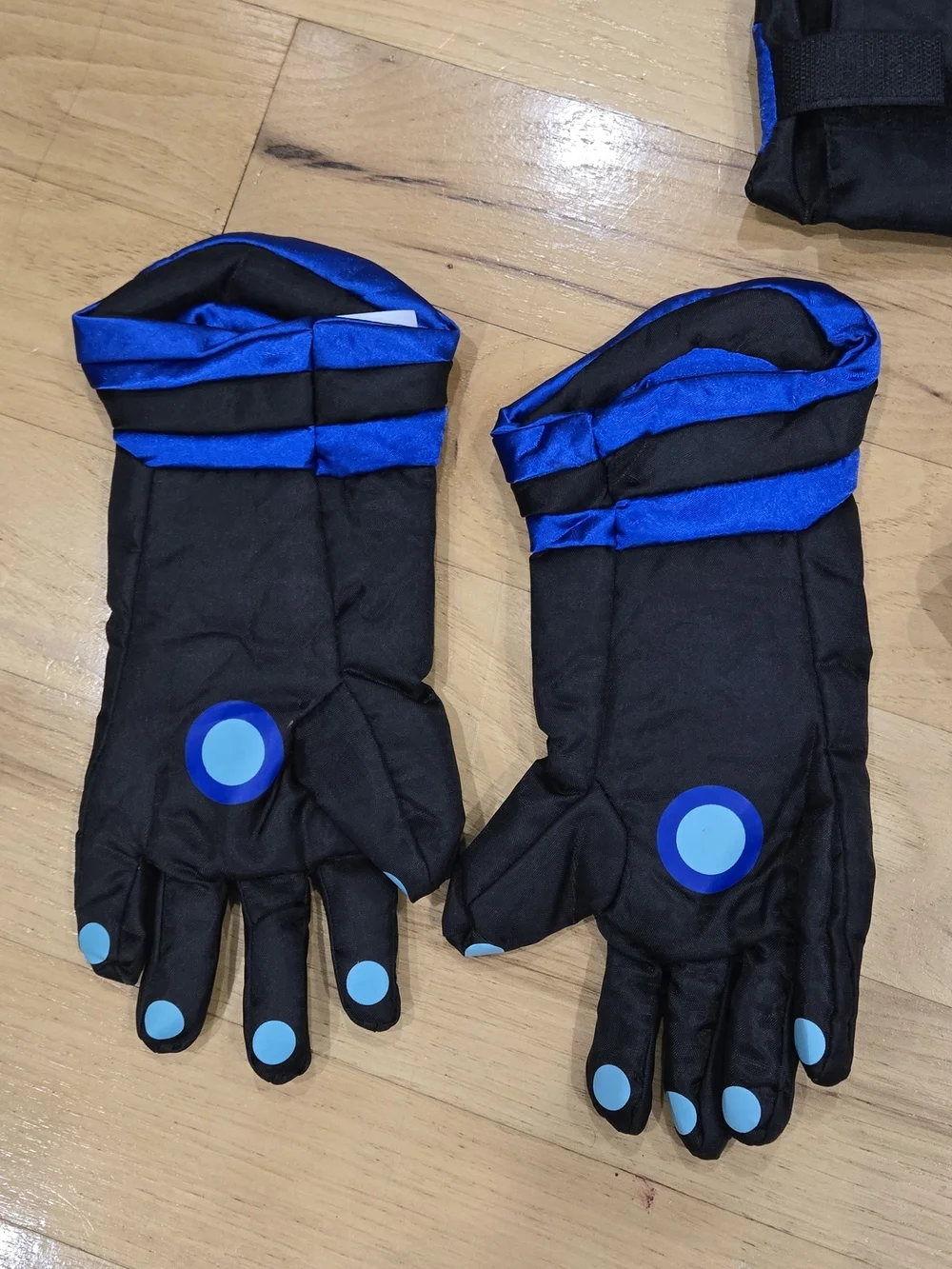 Wils Kratts Creature Power Costume Blue and Gloves Set, Martin